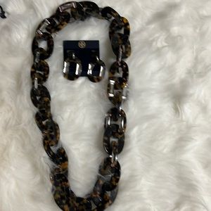 Tory and Burch chain necklace